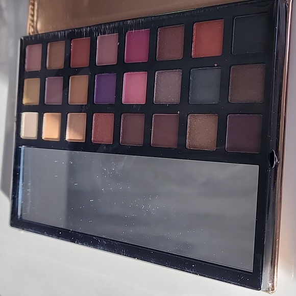 Profusion Eye shadow pallet - Picture 7 of 8